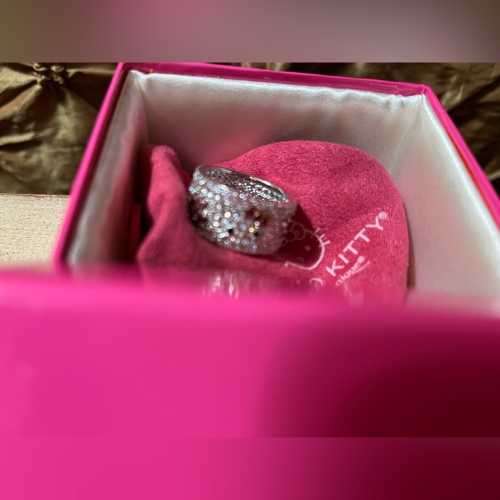 Hello Kitty Sanrio for Diamonique Hello Kitty Flower Eternity Ring size 8 1/2 🌸 - Picture 6 of 14